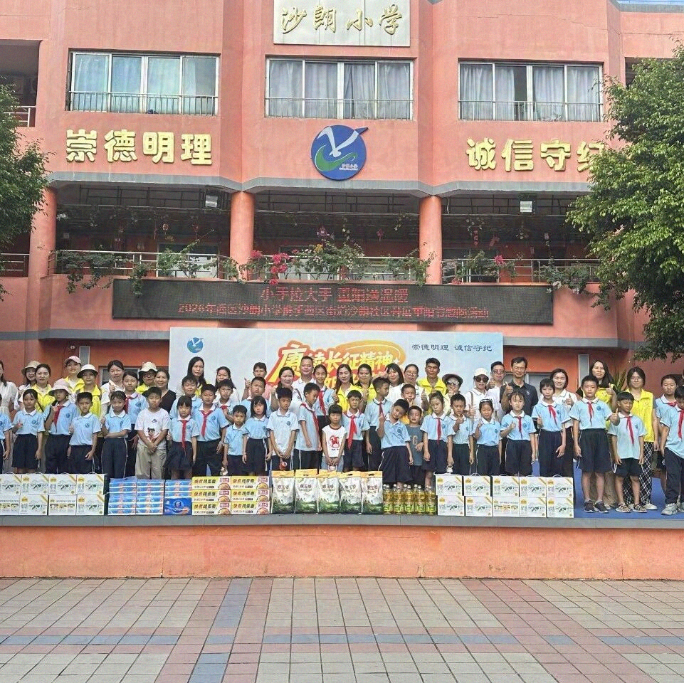 小手拉大手 重阳送温暖——沙朗社区家社校联动为“百千万工程”典型村培育添温度