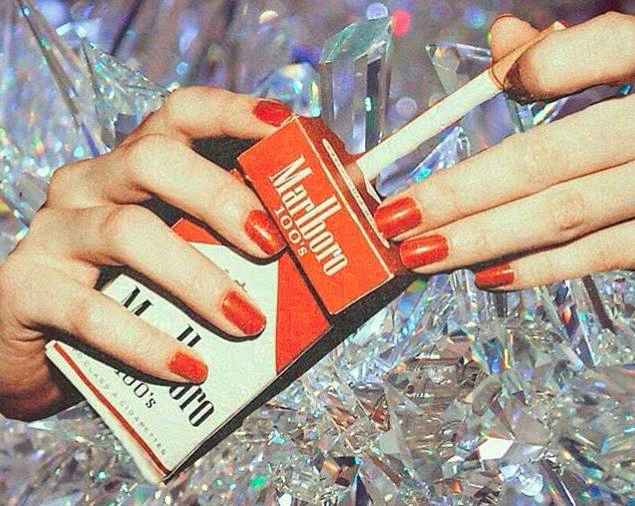 穷三五富中华,爱抽万宝路的年轻娃。